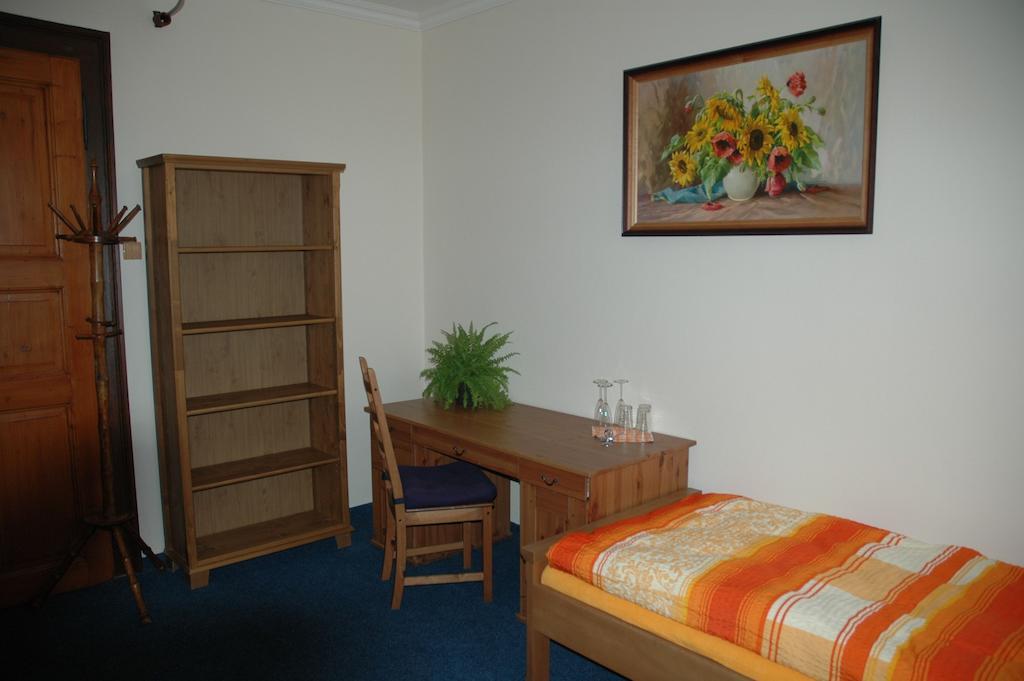 Hotel Mrazek Pardubice Room photo